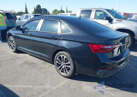 2024 Volkswagen Jetta 1.5T Sport z USA, uszkodzony, nr VIN 3VWBM7BU7RM033476